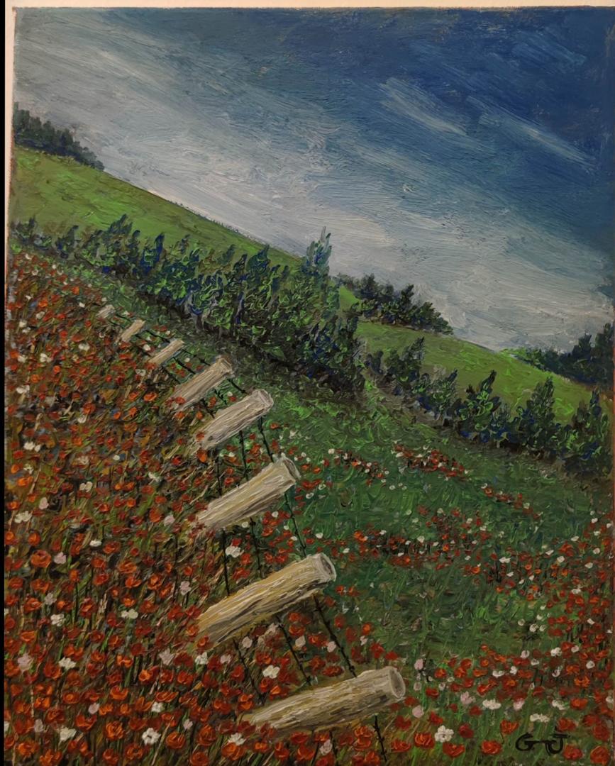 Tableau d'un paysage de colline verdoyante avec un champ de coquelicots et une clôture en bois.