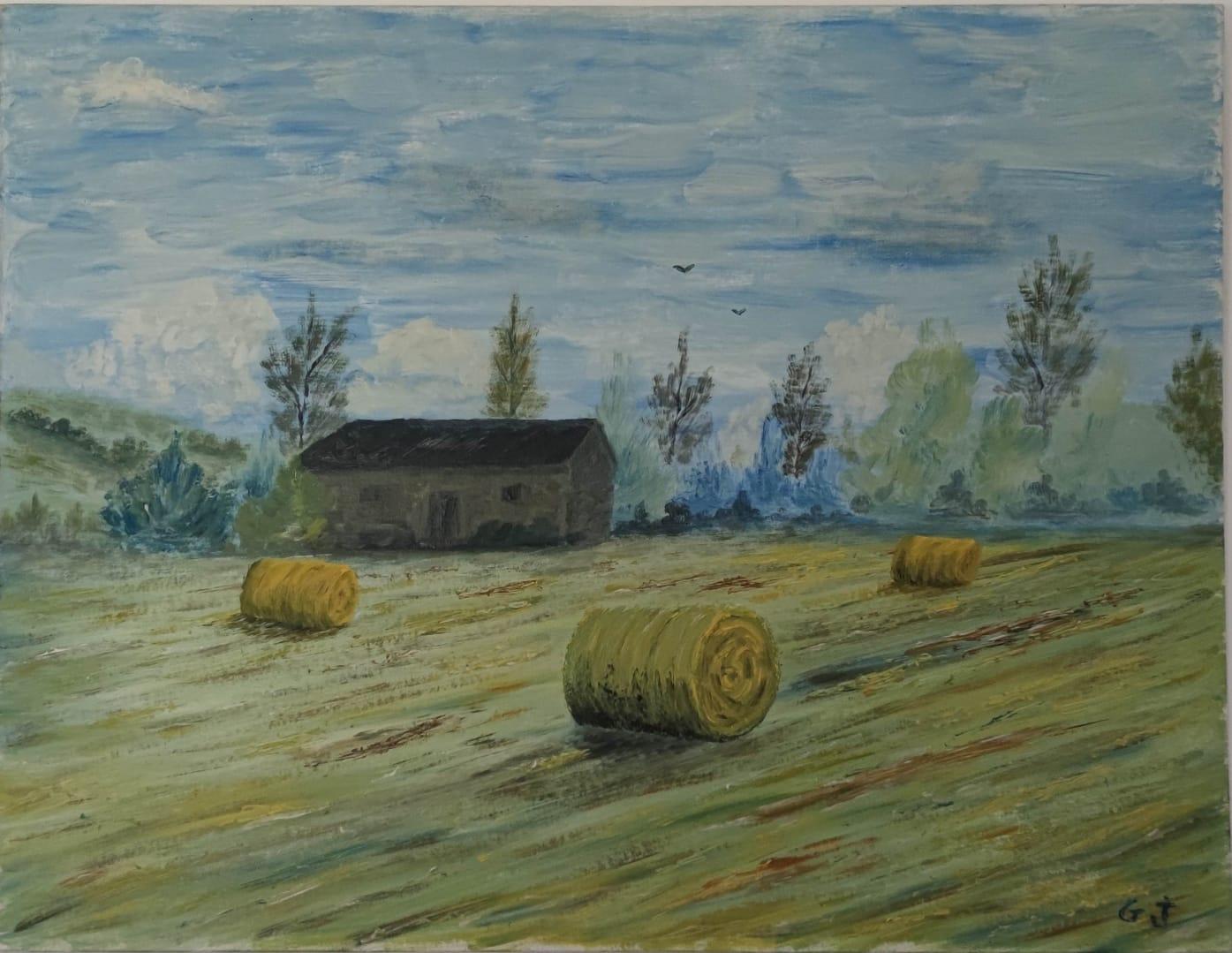 Un tableau de paysage de campagne avec de grandes balles de foin rondes dans un champ, une petite maison de ferme au loin et un ciel bleu avec des nuages blancs.